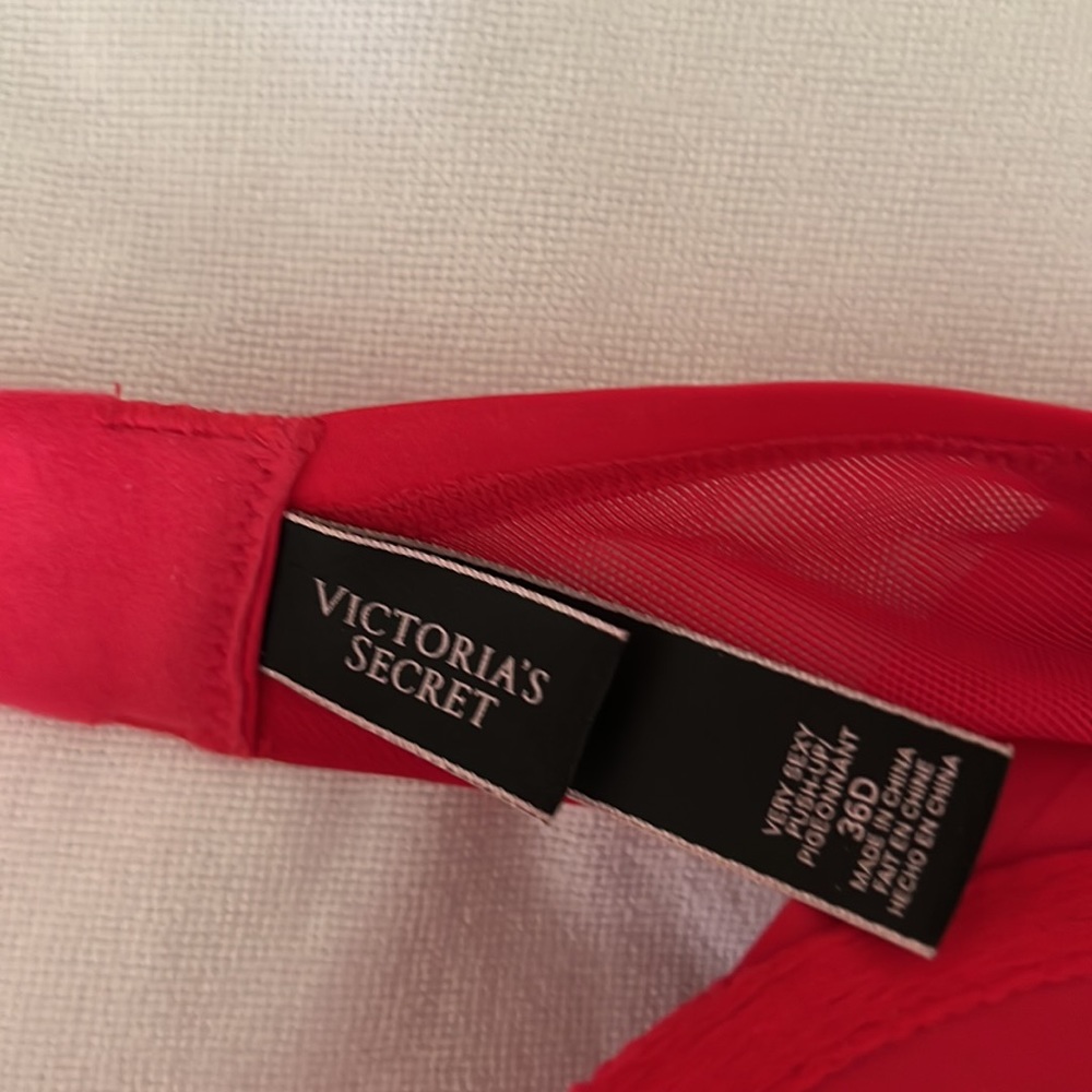 Victoria’s Secret bra, red with lace trim size 36D lightly lined bra EUC - Picture 8 of 8